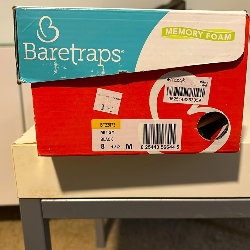 Black cushioned memory foam flats size 8.5 by Baretraps